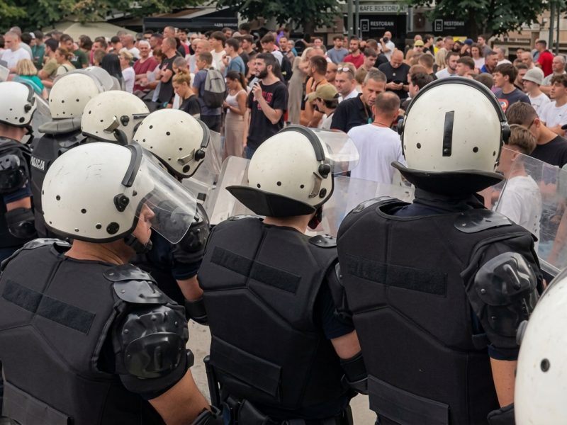 ZAVRŠEN JOŠ JEDAN SKUP NASILJA: Miting naprednjaka u Užicu završen Vučićevim govorom, ostaće u senci prebijanja građana od strane SNS redara!