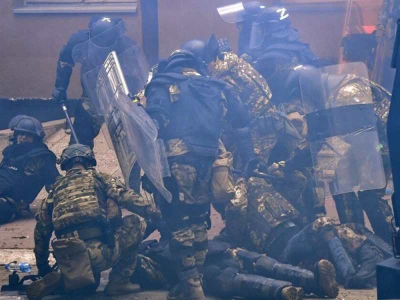 ODREĐEN MU JEDNOMESEČNI PRITVOR: Sud u Prištini sumnjiči Srbina da je napao pripadnike misije KFOR u Zvečanu!