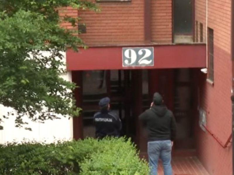 JEZIVO UBISTVO NA ČUKARICI: Žena usmrtila supruga, zarila mu nogaru od stolice u srce, stanari čuli krike i tupe udarce!