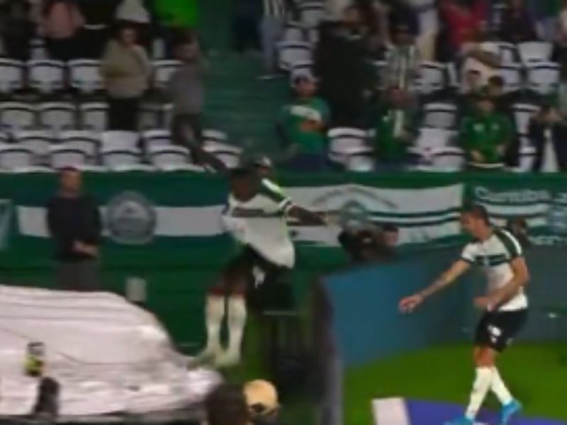 SLAVIO GOL PA SKOČIO U TUNEL: Brazilac Žasi kao naš Lane, gol na kraju poništio VAR! (VIDEO)