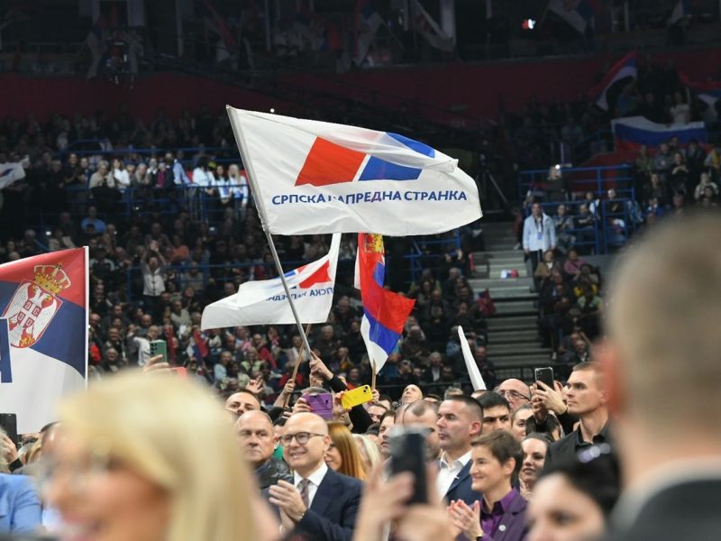 CRTA RAZOTKRILA SNS PREVARU: U Banjaluci se vrši regrutacija ljudi za glasanje na izborima u Srbiji!