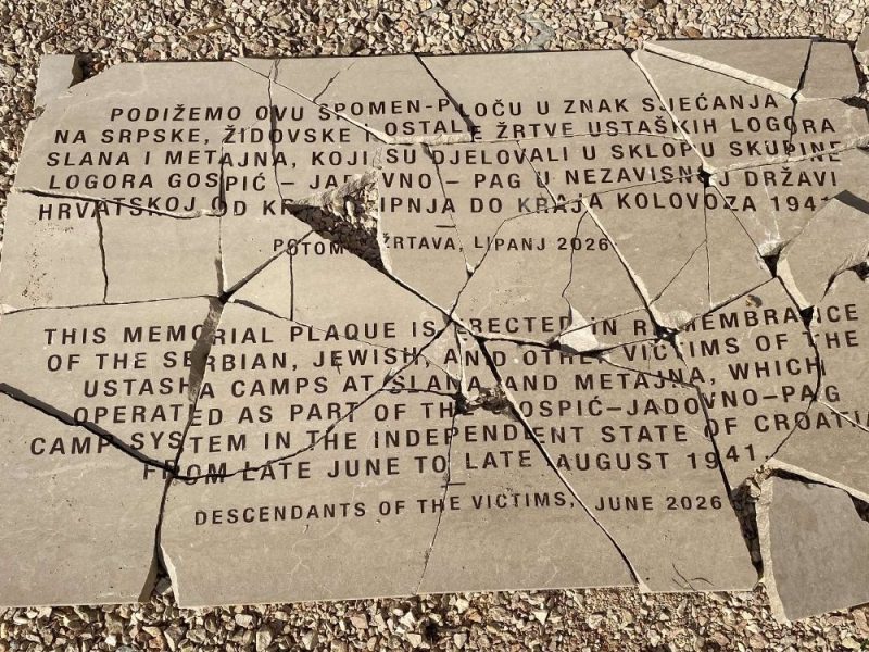 SRAMAN VANDALIZAM U HRVATSKOJ: Uništena wpomen-ploča posvećena srpskim i jevrejskim žrtvama na Pagu!