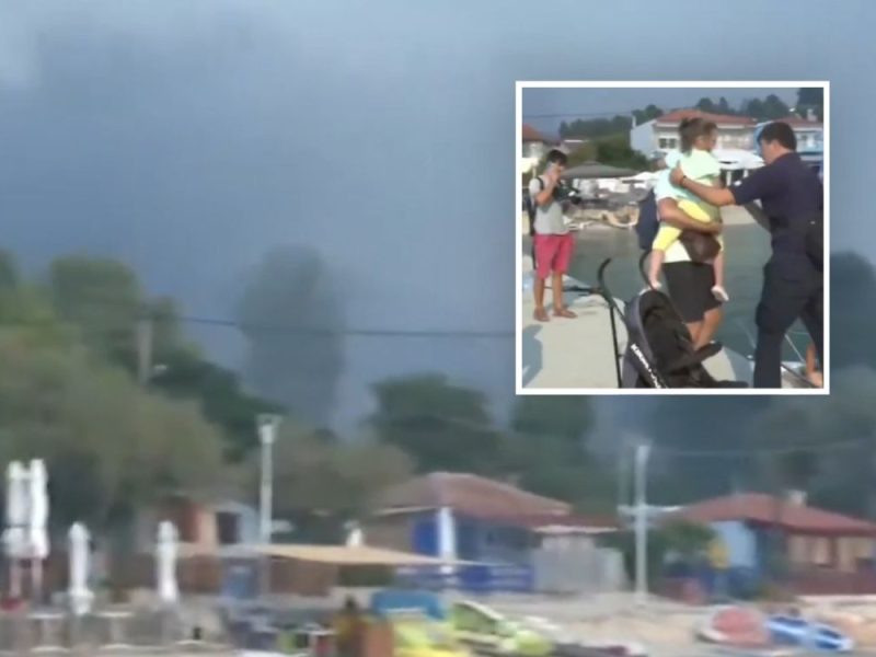 BUKTI POŽAR NA HALKIDIKIJU: Evakuisano jedno od omiljenih srpskih letovališta, ljude morali da izvlače preko mora! (VIDEO)