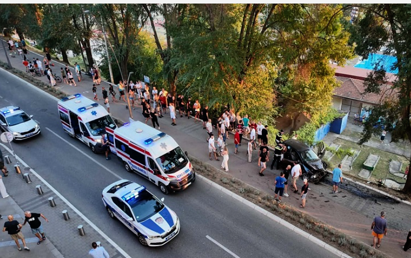 KRALJEVO ZAVIJENO U CRNO:Preminula petogodišnja devojčica koju je automobil pokosio na trotoaru!