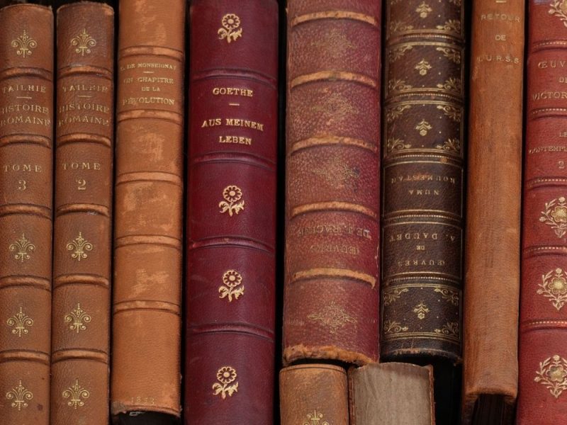POLEMIKA U FRANCUSKOJ: Pisac optužen da je nagrađeni roman pisao uz pomoć veštačke inteligencije!