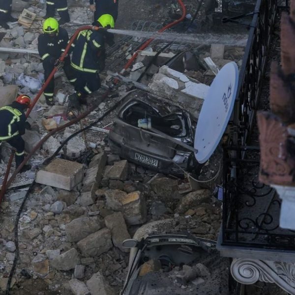 EKSPLOZIJA U CENTRU ATINE: U Plaki se urušila dvosptratna zgrada, najmanje jedna osoba povređena!