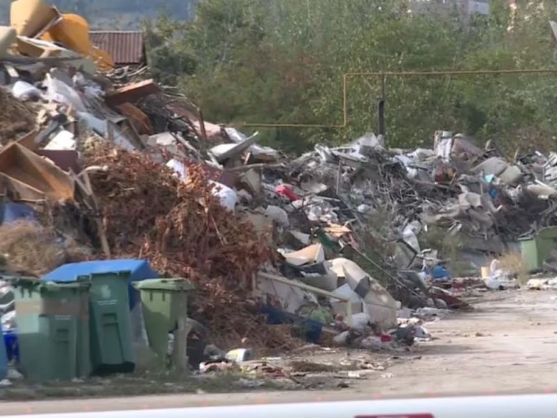 SMEĆE SE GOMILA U KRUGU „KOMUNALCA“: Velika deponija nalazi se u dvorištu javnog preduzeća koje se bavi otpadom!