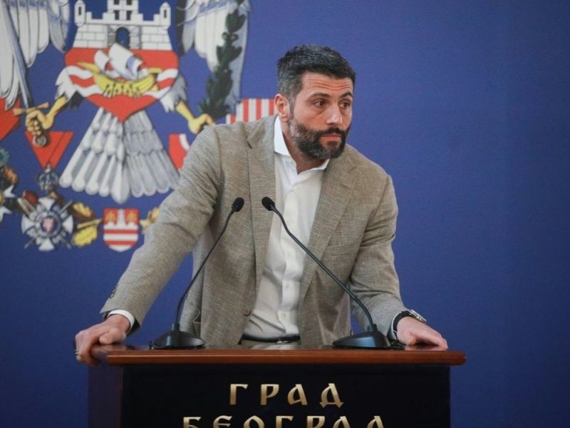 GRADONAČELNIK ŠAPIĆ SE OBRATIO DANAS NAKON NAPADA NA ODBORNICU:,,Žao mi je što je gospođa povređena, ako je povređena. Dotičnu osobu nisam takao“!