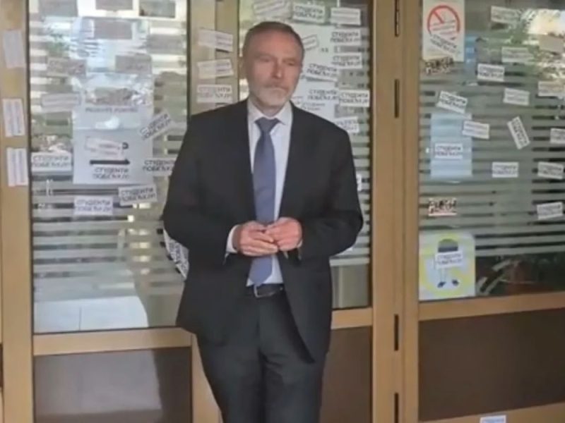 NOVI OTKAZI PROFESORIMA U JOVINOJ GIMNAZIJI: Direktor Radivoje P. Stojković danas uručio još 10 rešenja!