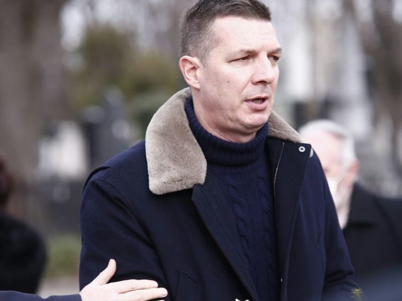 „NE SEĆAM SE“ OBELEŽILO ROČIŠTE: Svedoci zaboravili iskaze i odlazak u tužilaštvo, slučaj „Asomakom“ koji je povezan sa Andrejem Vučićem ulazi u devetu godinu!
