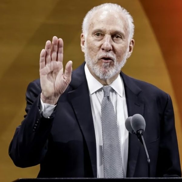POP SE OŽENIO: Slavni NBA trener srpskog porekla stao na ludi kamen, sa ženom svog kolege!
