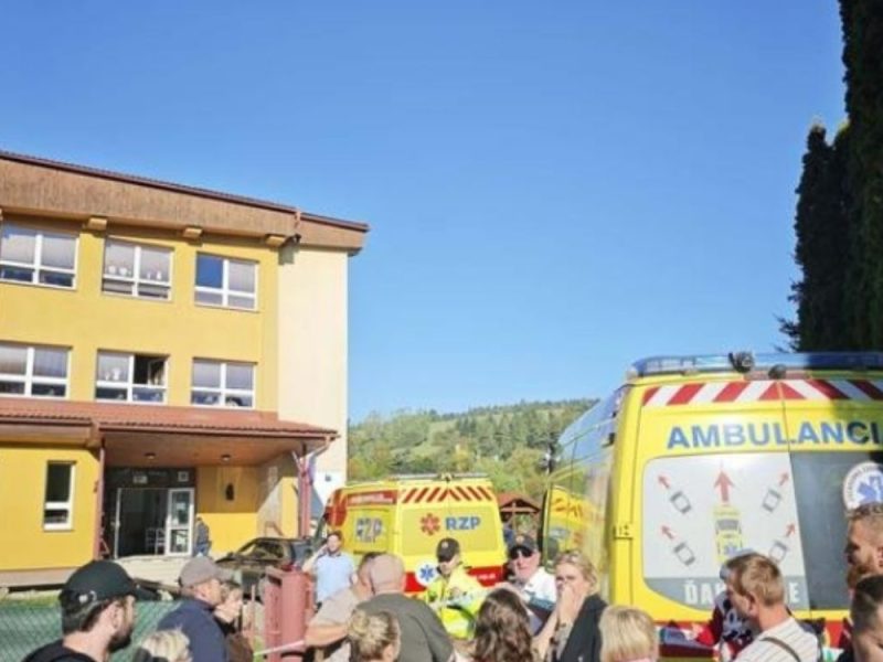 HOROR U SLOVAČKOJ: Učenik ubio nastavnicu u osnovnoj školi, nožem napao školske drugare!