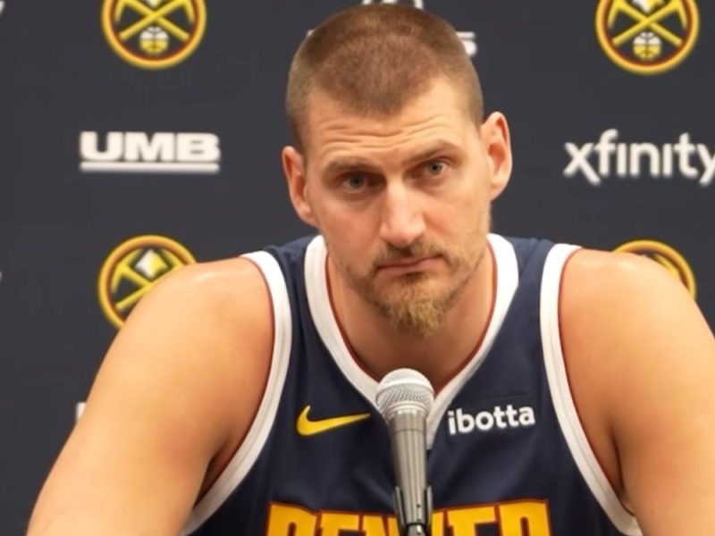 „IGRANJE ZA SVOJU ZEMLJU TE ČINI PONOSNIM“: Jokić otvorio dušu Amerikancima i otkrio šta mu je donela kapitenska traka Srbije! (VIDEO)