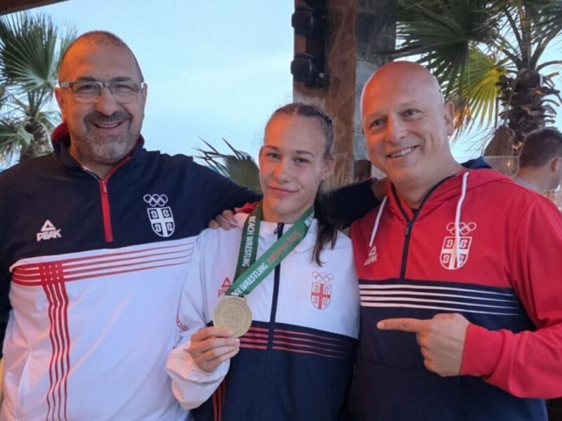 SRBIJO, BUDI PONOSNA! Milica Perović je šampionku sveta u rvanju na pesku! (FOTO)