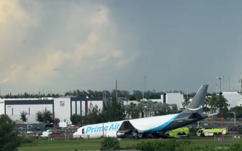 STRAVIČNA NESREĆA U MAJAMIJU: Avion izleteo sa piste i pokosio vozila, poginulo pet osoba! (VIDEO)