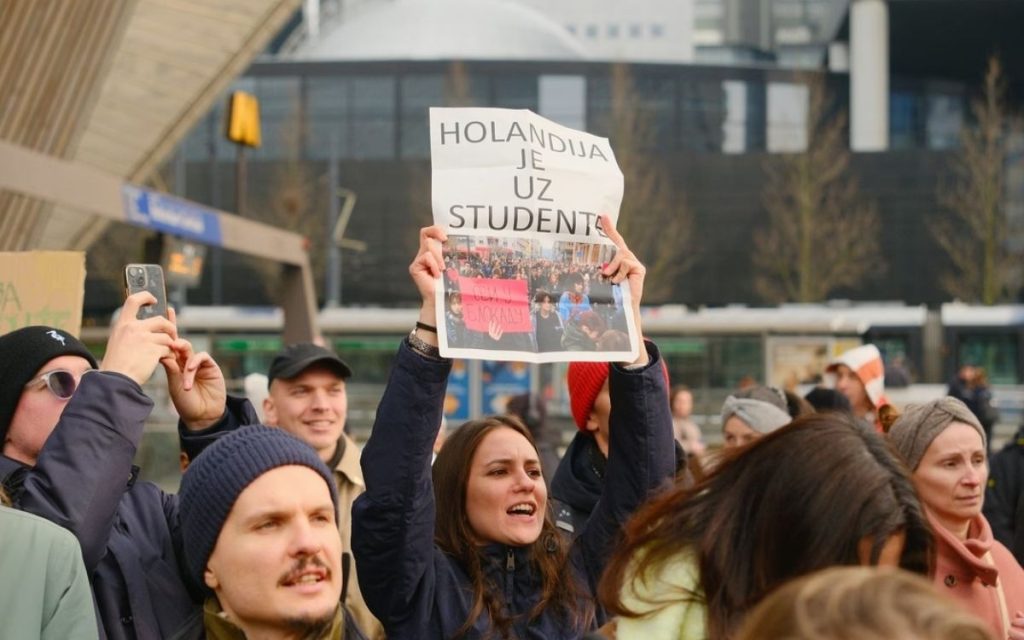 DIJASPORA NE ĆUTI PRED IZBORE: Srbi iz Holandije traže više biračkih mesta i međunarodne posmatrače, spremaju nadzor glasanja!