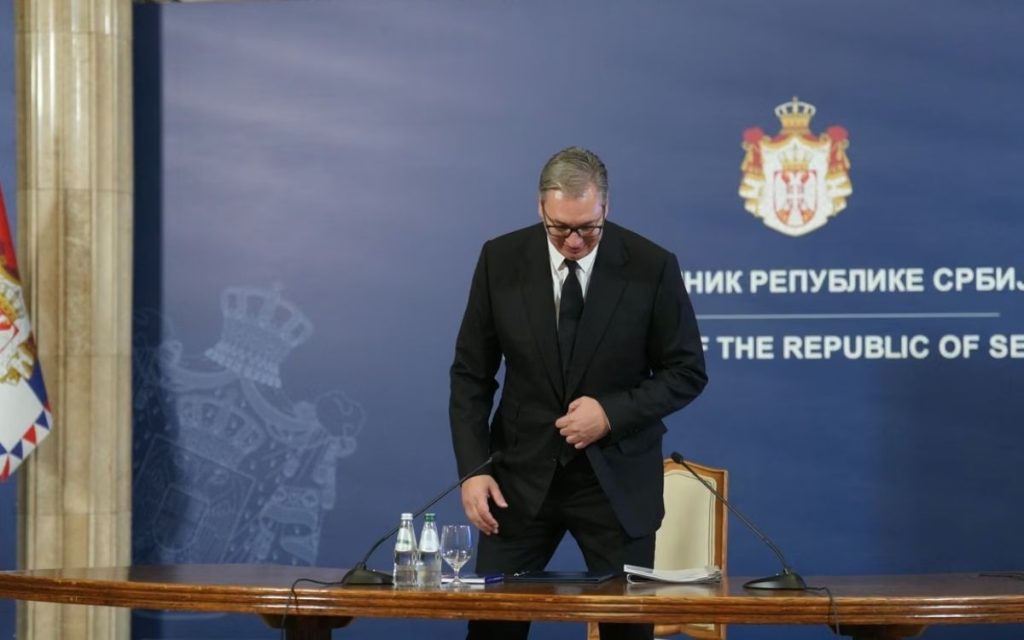 KAD TUŽILAŠTVO RADI U SLUŽBI JEDNOG ČOVEKA: Odbijena prijava protiv Vučića za nezakonita pomilovanja 49 osoba!