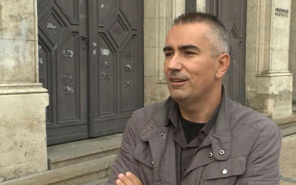 DVA PUTA GA JE UDARIO U GLAVU: Dekan Filozofskog fakulteta napadnut u centru Beograda!