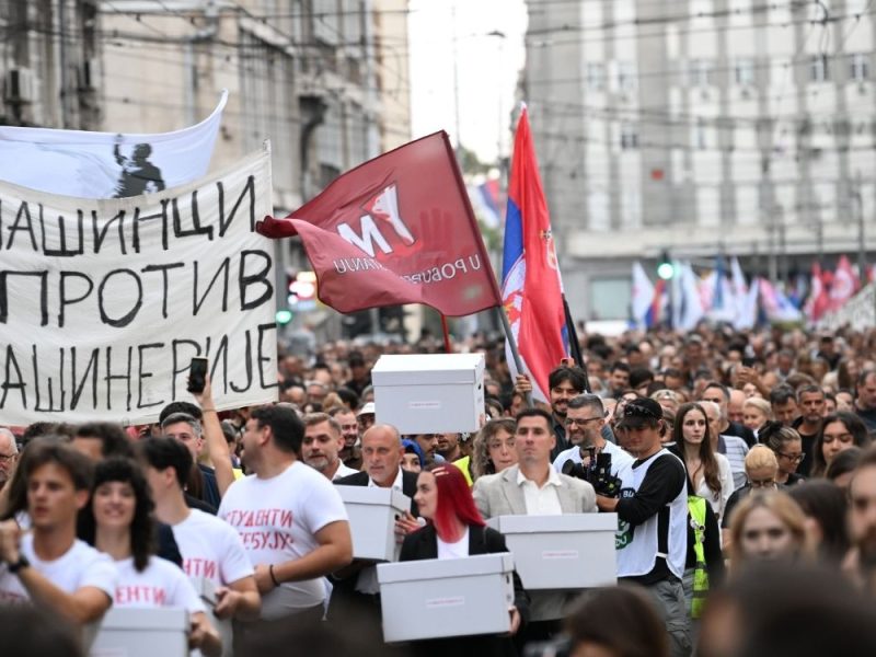 „SRBIJA SE OPREDELILA, ZNAMO TAČAN DATUM POBEDE“: Studenti i građani zajedno predali potpise RIK-u! (VIDEO)