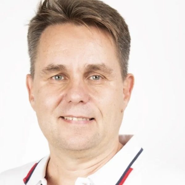 HEROJSKI PODVIG SRPSKOG LEKARA: Odustao od puta za Ameriku i vratio se sa aerodroma da spase život osmogodišnjem dečaku!