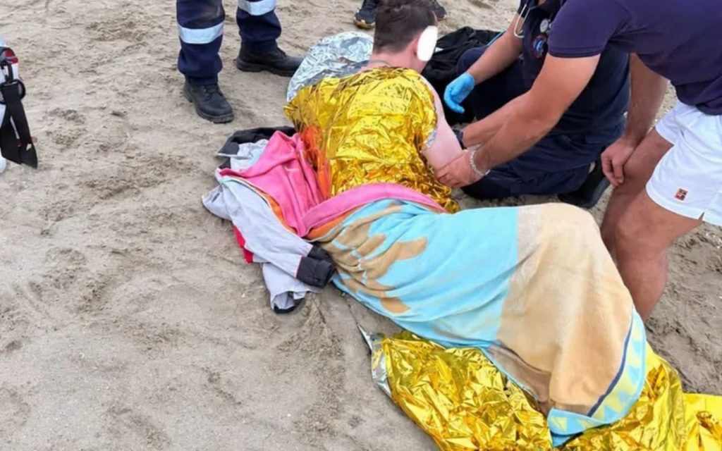 DRAMA U GRČKOJ: Srbin (29) bez svesti i pulsa izvučen iz mora, život mu spasio vlasnik bara!