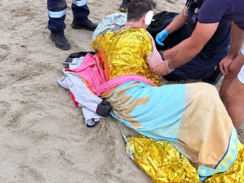 DRAMA U GRČKOJ: Srbin (29) bez svesti i pulsa izvučen iz mora, život mu spasio vlasnik bara!