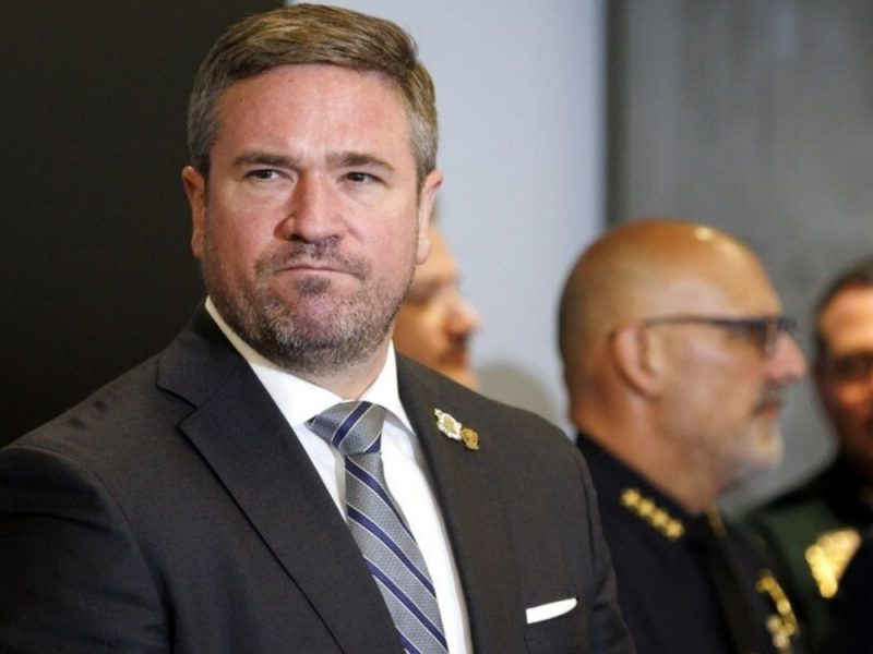 TRAMP OSTAO BEZ VAŽNOG SAVEZNIKA U FBI: Ostavku podneo čovek od poverenja čiji je zadatak bio da razotkrije izbornu krađu!