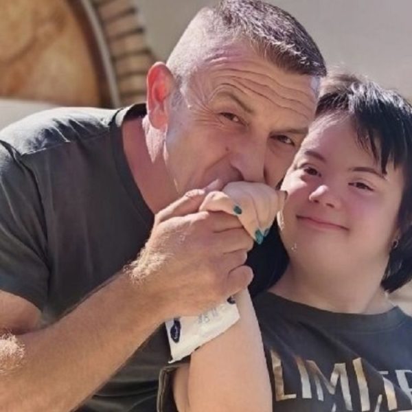 OTAC HEROJ IZ KRAGUJEVCA: Ćerku sa Daunovim sindromom uzeo iz doma, radio dva posla i sam je podigao! (FOTO)