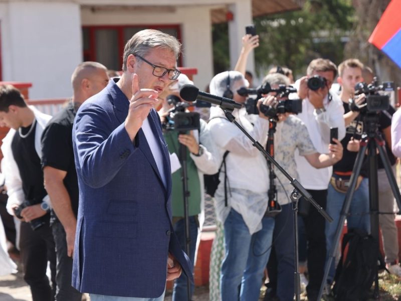 VUČIĆ: „Nikada nećemo ući u EU, Tači će biti oslobođen, izbore raspisujem do 10. septembra, biću kandidat za premijera!“