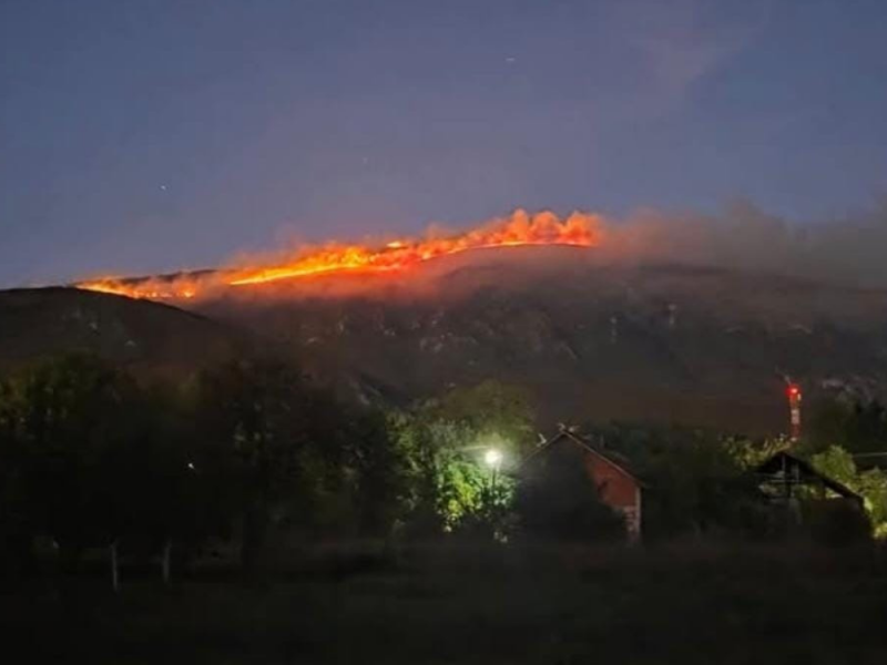 TEŠKA BORBA SA POŽAROM NA SUVOJ PLANINI: Vatrogascima najveći problem teren i nedostatak vode – u pomoć pristigao i ruski Iljušin-76!