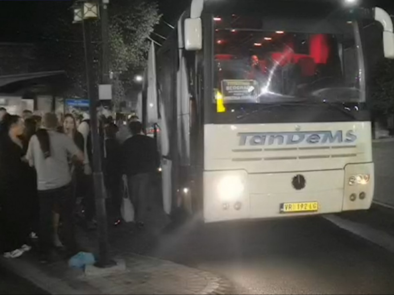 SRPSKI AUTOBUS GAĐAN KAMENJEM NA KOSOVU: U vozilu bilo 15 putnika, napad izazvao strah i uznemirenost!