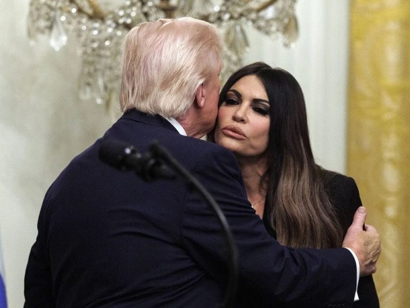„MOŽEMO DA SRUŠIMO BILO KOJU VLADU“: Navodne reči američke ambasadorke potresle Balkan, Rumunija navedena kao primer!