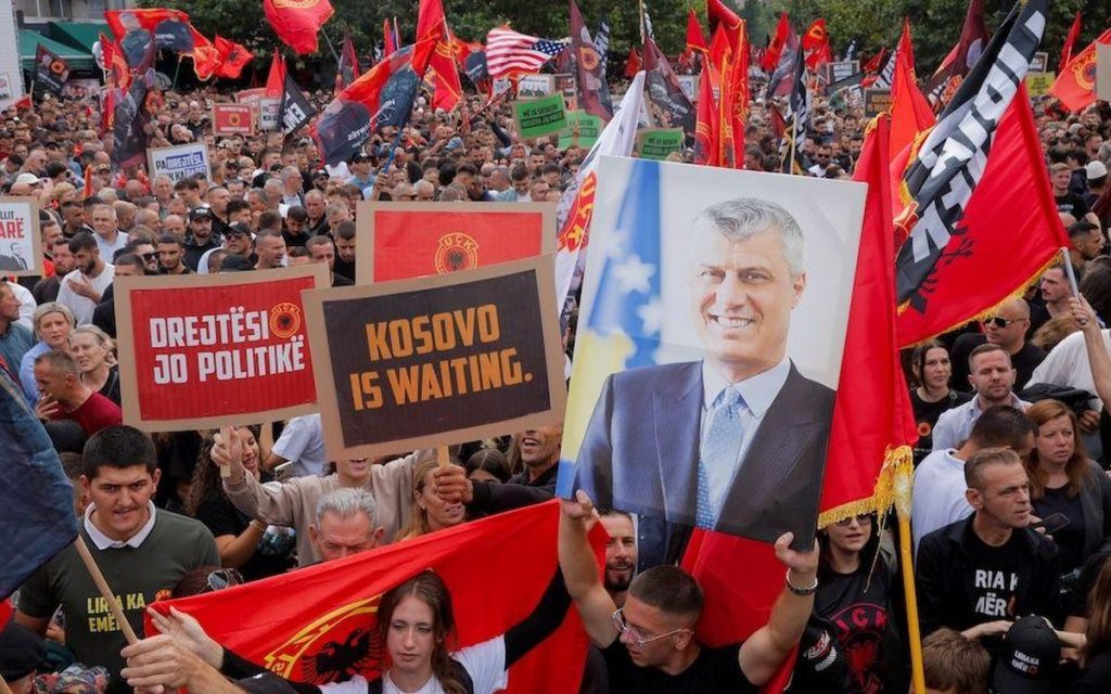 ŠTA ĆE EVROPA NA OVO REĆI? U Prištini održan skup podrške optuženima za ratne zločine nad Srbima, 150 hiljada klicalo teroristima OVK! (VIDEO)