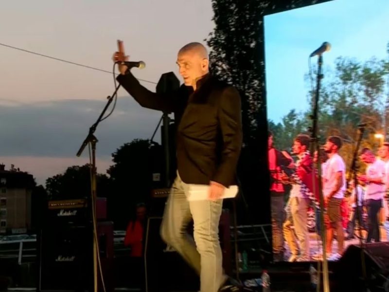 HIRURG CVETKOVIĆ PRED SKUP NA SLAVIJI: „Ovo je izbor između naše dece sa Ustavom i tetoviranih kriminalaca sa palicama!“