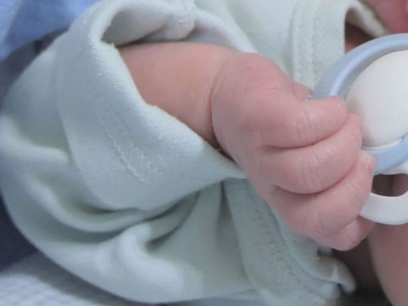 NESVAKIDAŠNJA SCENA U CRNOJ GORI: Žena porodila ispred svoje porodične kuće u Zeti!