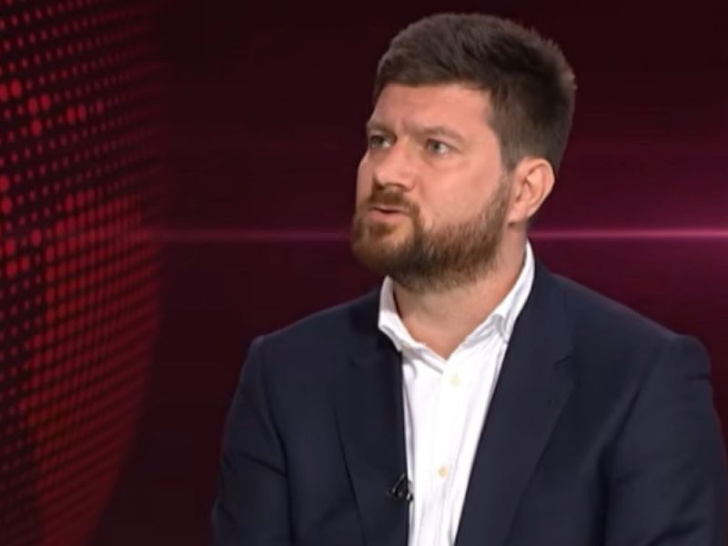 KAROVIĆ, KANDIDAT STUDENTSKE LISTE: „Sprečen pokušaj iznošenja milijardu dinara iz Poštanske štedionice, odlazeća vlast je htela da destabilizuje državu!” (VIDEO)