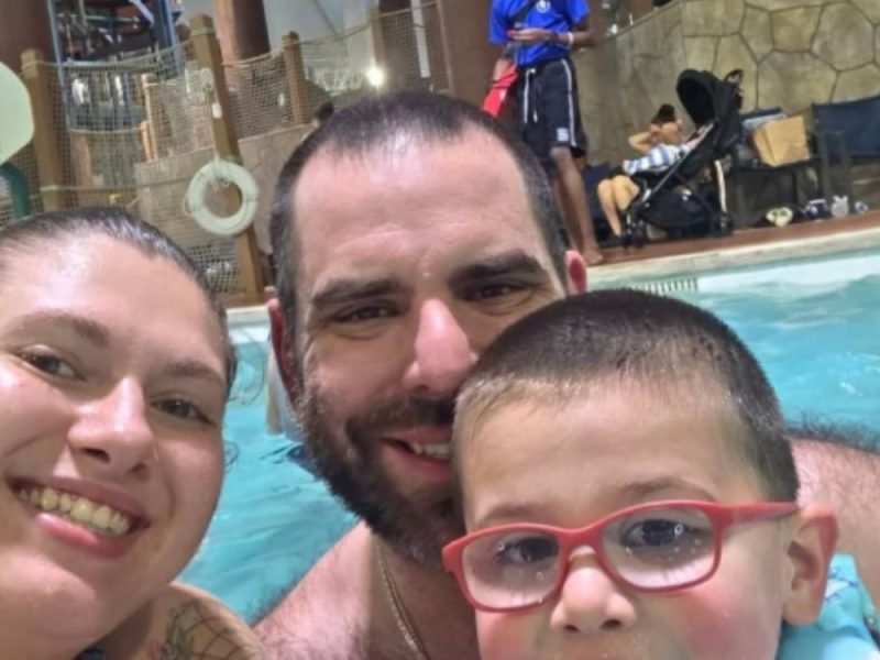„TREBALO JE DA IMAM SREĆNU PORODICU“: Majka u hotelskoj sobi u Pensilvaniji ubila sina (3) i supruga, pa pokušala da sebi oduzme život! (VIDEO)