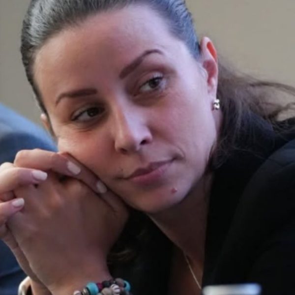 EVROPOSLANICA SE POKLONILA SRPSKIM STUDENTIMA: Joveva: “Ispisali ste jedan od najlepših udžbenika istorije!”