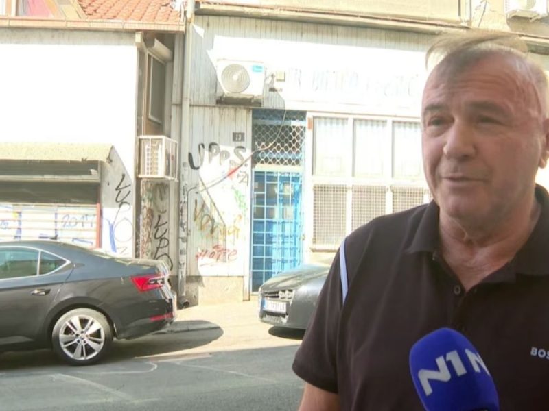 KO JE MOMO MANDIĆ KOJI JE PRETIO NOVINARU: Hapšen u „Sablji“, bio na „crnoj listi“ SAD. Sin mu predvodi Vučićeve “crne legije”…