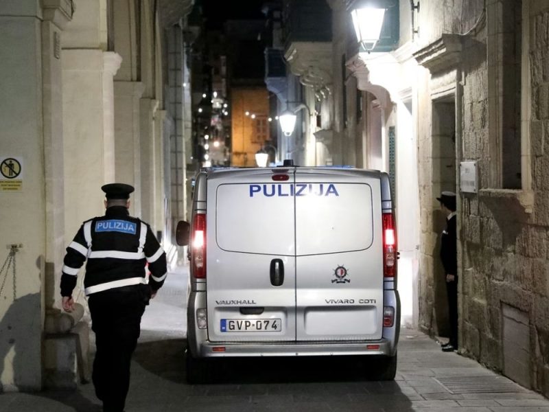 SRBIN PAO NA MALTI: Doživeo udes, pa mu u skrivenom delu motora našli pet vrsta droge!