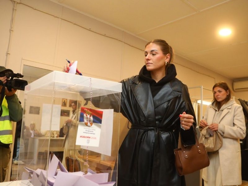 GOTOVO ČETIRI MILIONA GRAĐANA VEĆ GLASALO: Izlaznost u Srbiji do 17 časova dostigla 60,8 odsto!