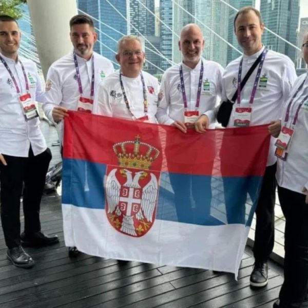 „MOJ KOREN JE NA DRINI, A KROŠNJA POD TROPSKIM SUNCEM“: Srpski kuvar iz Loznice postao šef restorana u Singapuru, goste dočekuje uz pogaču i so! (FOTO)