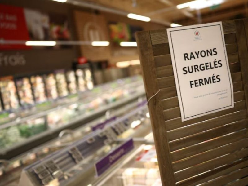 TEMPERATURA U FRIŽIDERIMA SKOČILA NA 50 STEPENI: Veliki sajbernapad napravio haos u supermarketima širom Francuske!