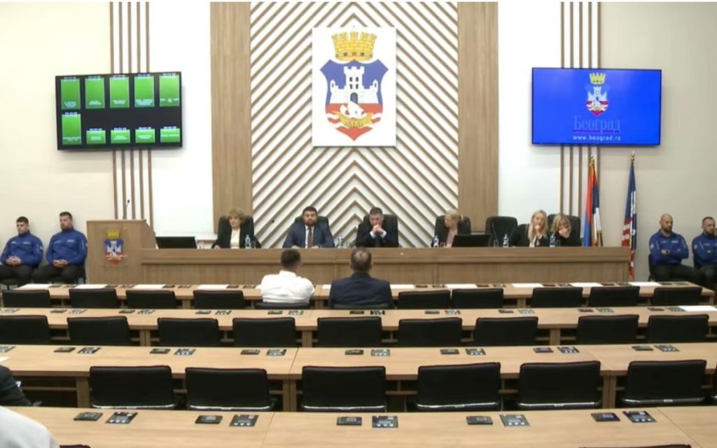 NIŠTA OD SMENE ŠAPIĆA, NEMA KVORUMA: Naprednjaci bojkotovali sednicu o razrešenju gradonačelnika Beograda nakon napada na odbornicu!