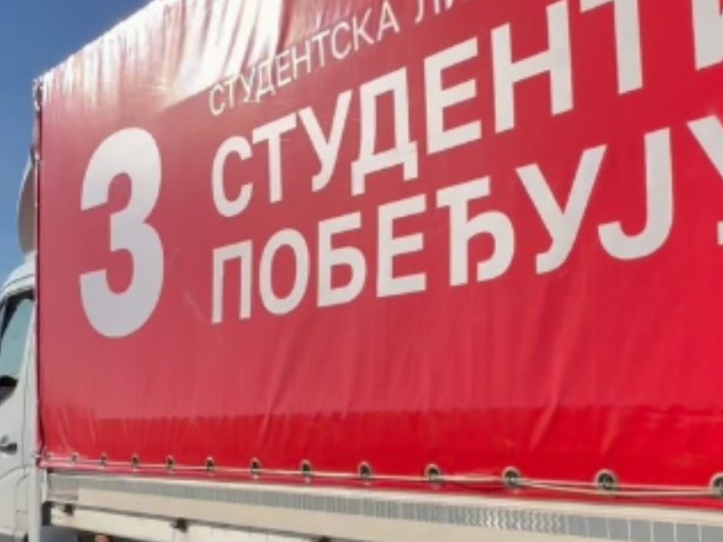 „NAPISALI SU NAM KAZNU I PRETILI SKIDANJEM TABLICA“: Studente u blokadi presrela policija dok su prevozili predizborni materijal!