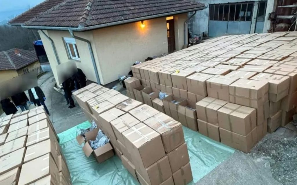 „PREPUŠTENI SMO SAMI SEBI U BORBI SA MAFIJOM“: Smenjeno 15 policajaca nakon zaplene pet tona droge na imanju SNS odbornika!