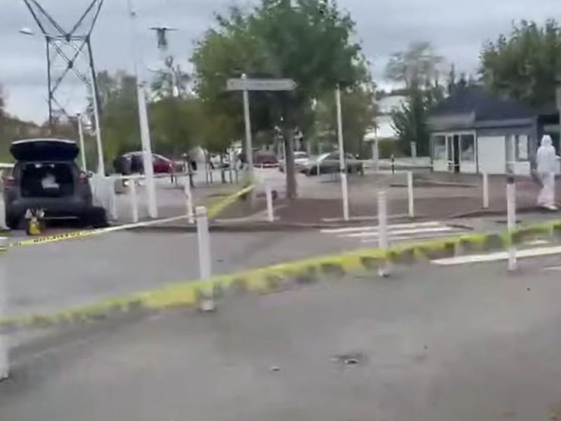 KRVAVI PIR U PREDGRAĐU PARIZA: Jedna osoba ubijena, najmanje četiri ranjene, među njima i devojčica (12)! (VIDEO)