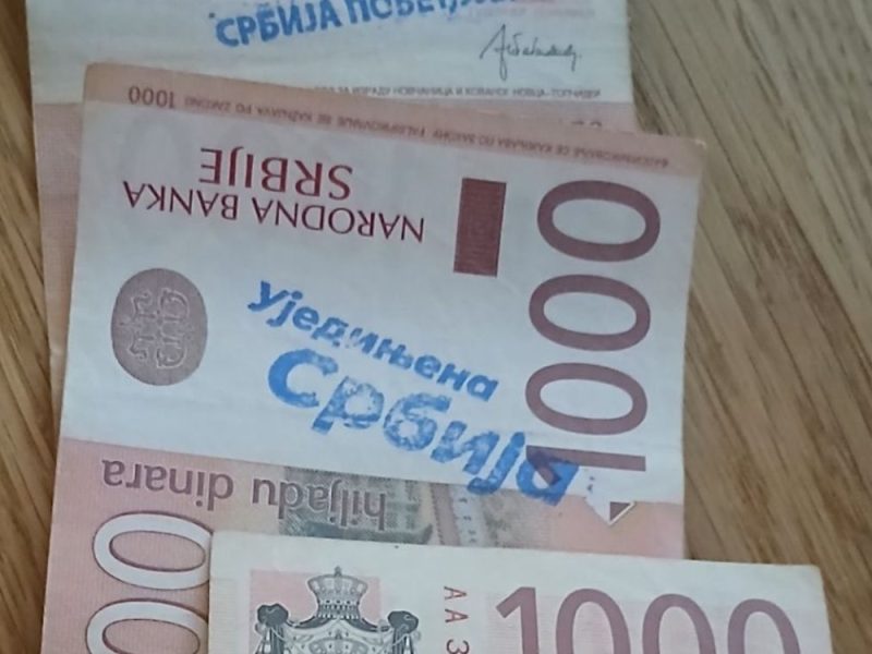 “UJEDINJENA SRBIJA” IZ BANKOMATA: U Novom Sadu bankomat izbacio novčanice sa izbornim sloganom SNS!