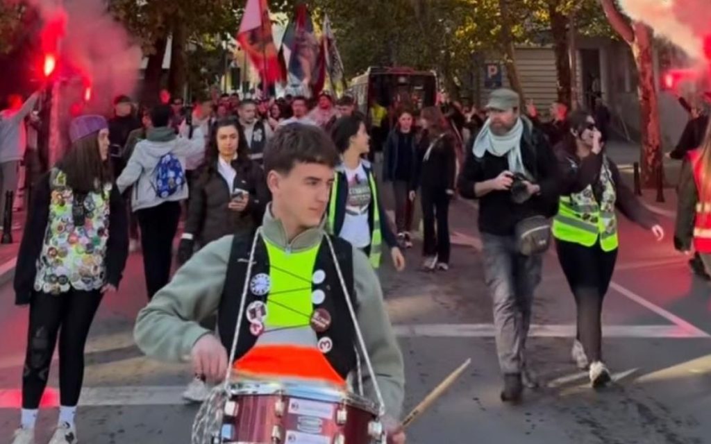 STUDENTI DOŠLI NA LITURGIJU, DOČEKALA IH ZAKLJUČANA CRKVA: Valjevski episkop im zatvorio vrata pred pešačenje do Beograda!