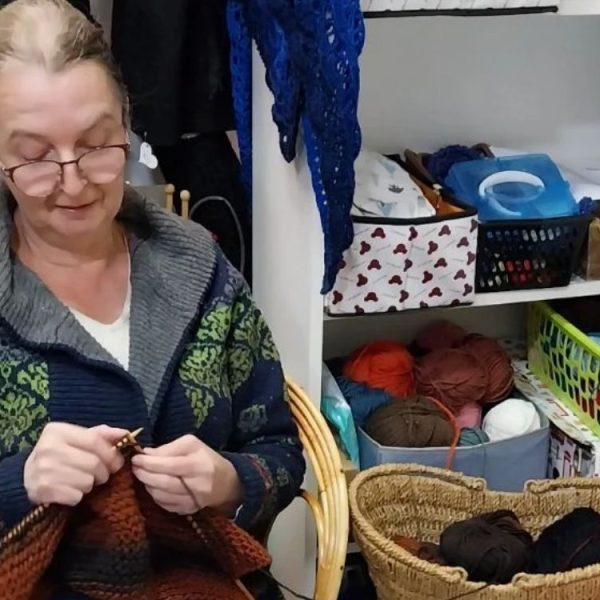 ZAMENILA BELI MANTIL PLETIVOM: Novosađanka Ružica već deset godina uspešno čuva stare zanate!